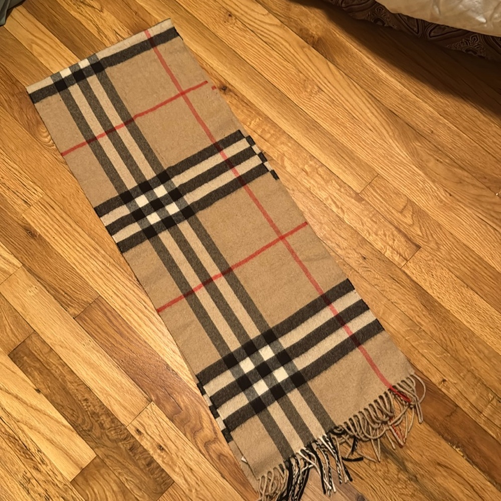 Burberry 100% Cashmere Classic Check Scarf